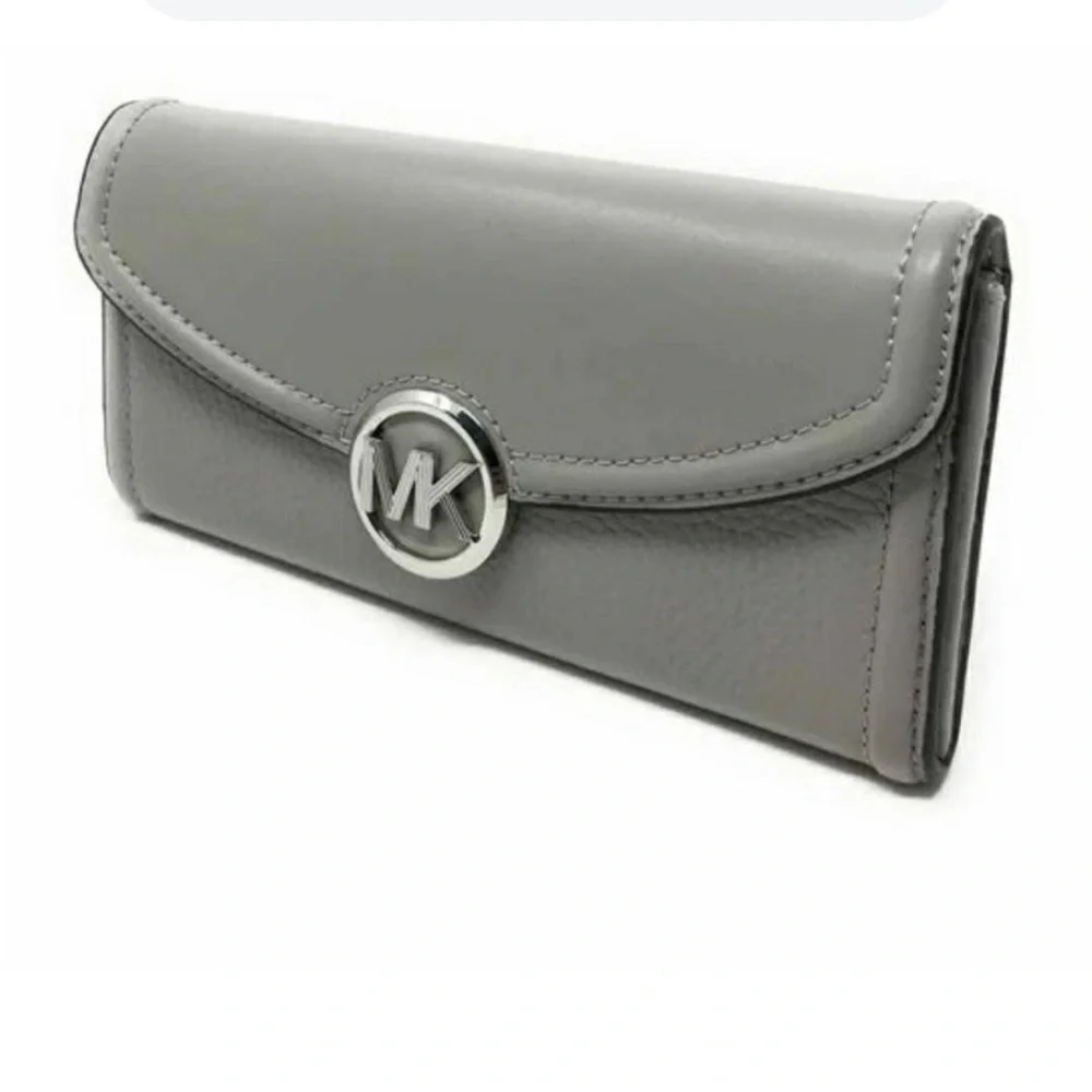Michael Kors Fulton large Gray Leather Wallet / Flap Closure lots of space NWOT